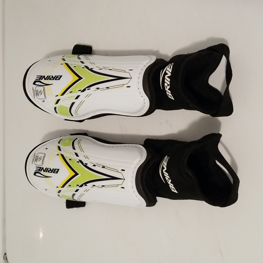 BRINE Soccer Shin Guards size small, like new!